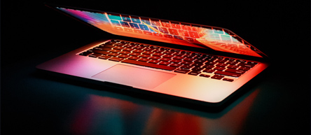 Onlineshop Entwicklung (ein Macbook in NEON Farben)