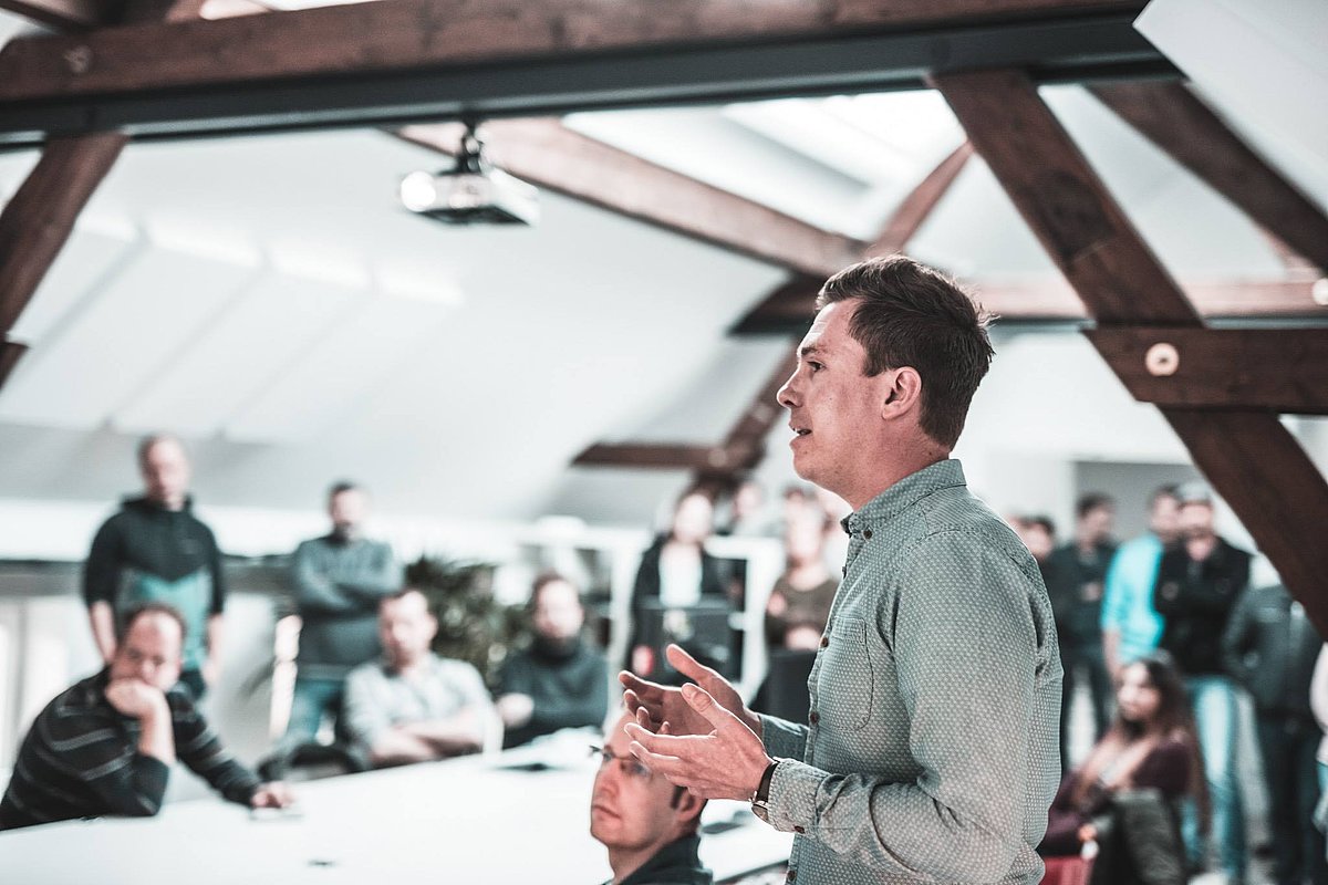 jwied* aus Mönchengladbach bietet Seminare & Workshops zu digitalen Themen: SEO, SEA, UX-Design, Marketing. 