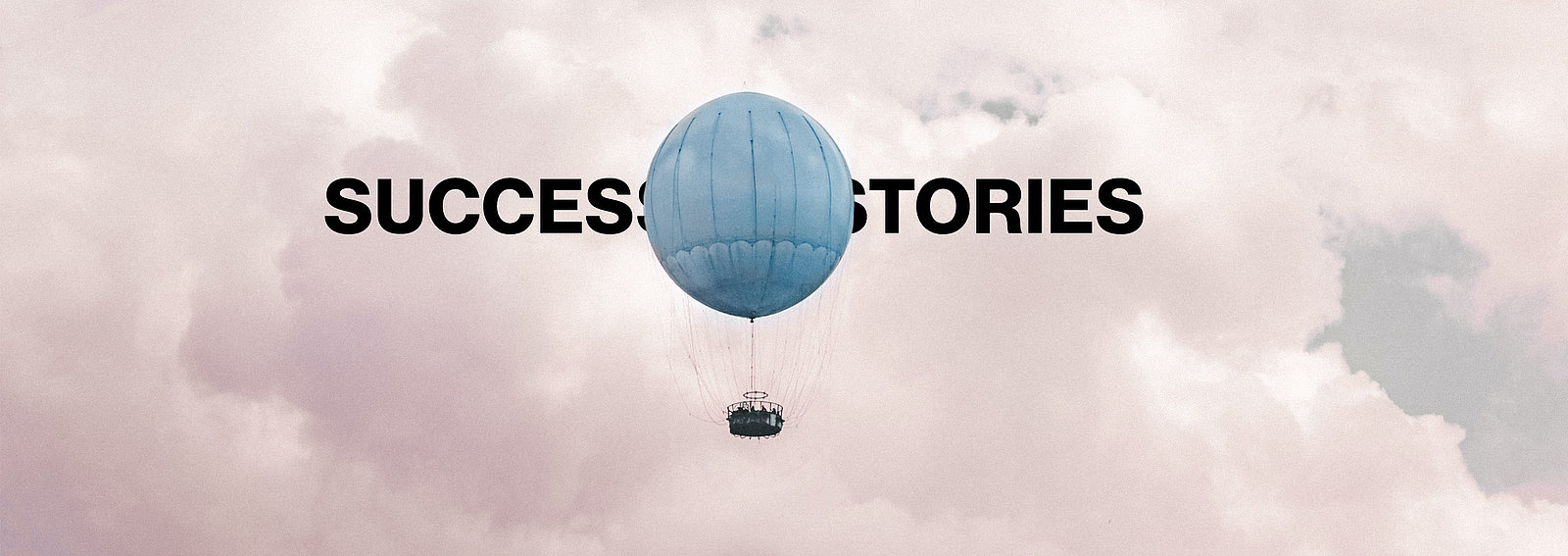 Eine Ballon vor einem Himmel und dem Text Success Stories