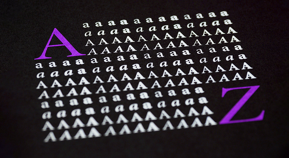 Buchstaben schwarz auf weiß